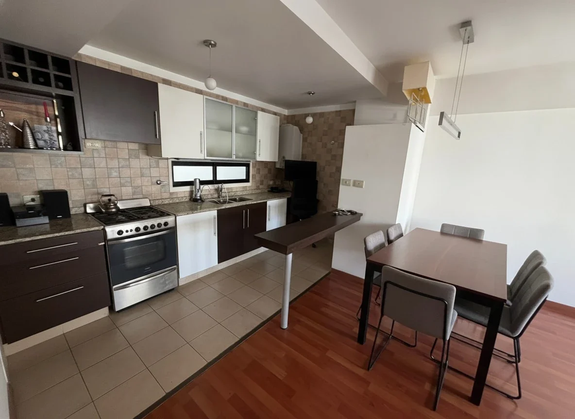 VENTA SEMIPISO CON BALCÓN Y COCHERA EN BELGRANO - Imagen 2