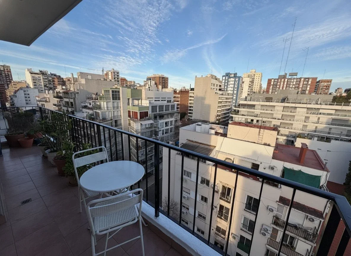VENTA DPTO 4 AMB PISO ALTO CON BALCÓN, ESCRITORIO, COCHERA Y BAULERA - Imagen 2
