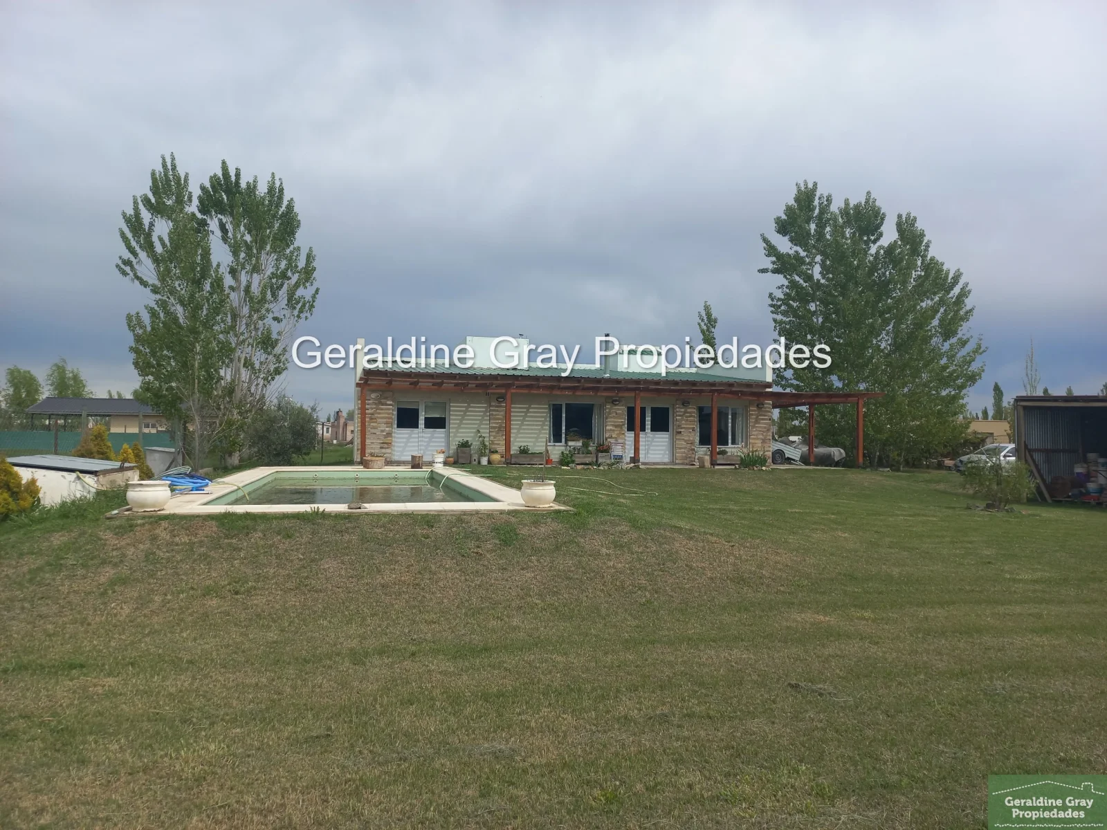 Casa de un dormitorio con pileta en venta en el barrio Estilo Chacra, Cipolletti - Imagen 2