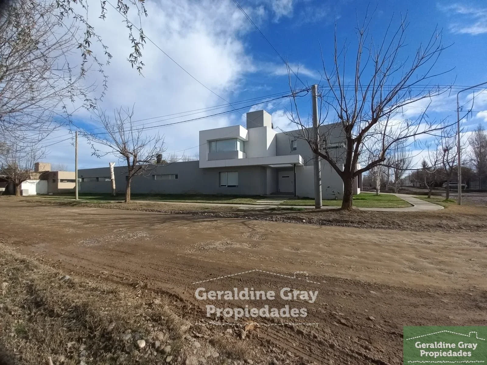 Casa de 3 dormitorios en venta en el barrio Bilingüe, Confluencia Rural, Neuquén - Imagen 1