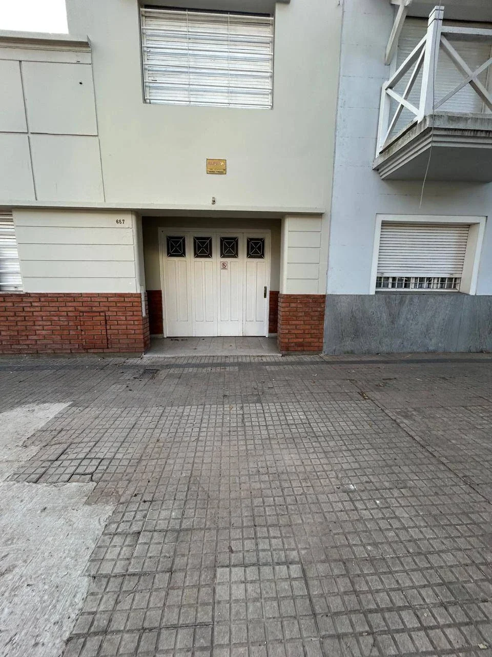 Casa en alquiler c/ cochera en La Plata - Imagen 2