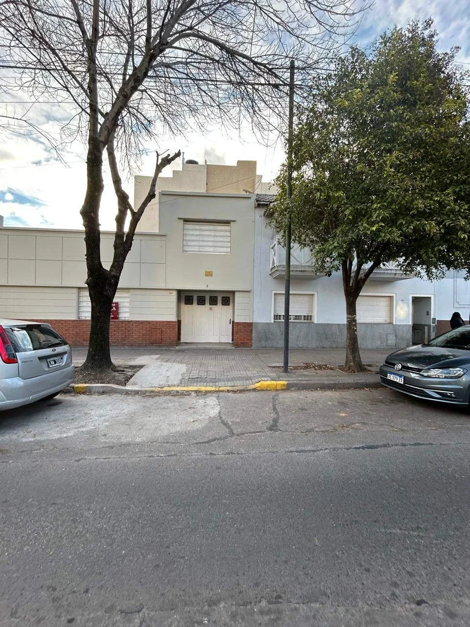 Casa en alquiler c/ cochera en La Plata - Imagen 1