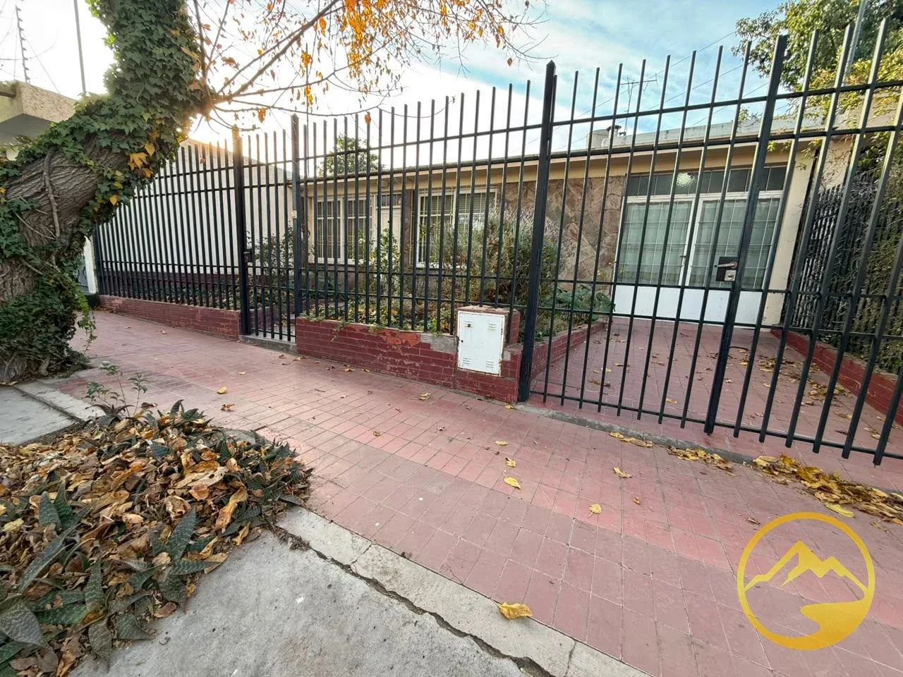 Casa en venta c/ cochera en Godoy Cruz - Imagen 2
