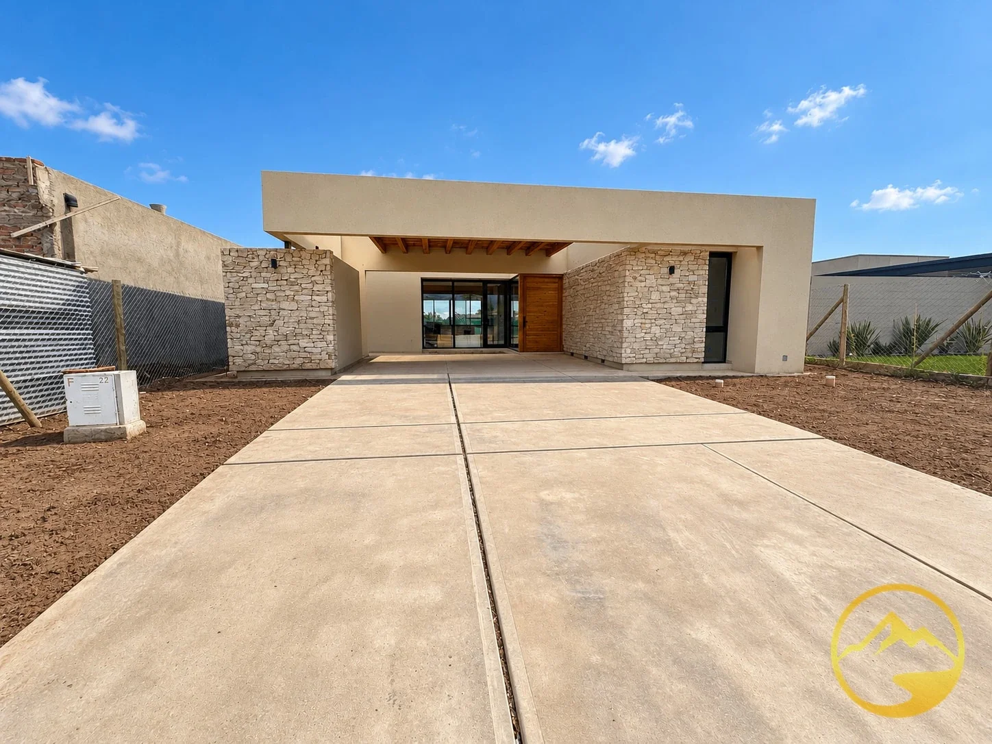 Casa en venta c/ cochera en Luján de Cuyo - Imagen 2