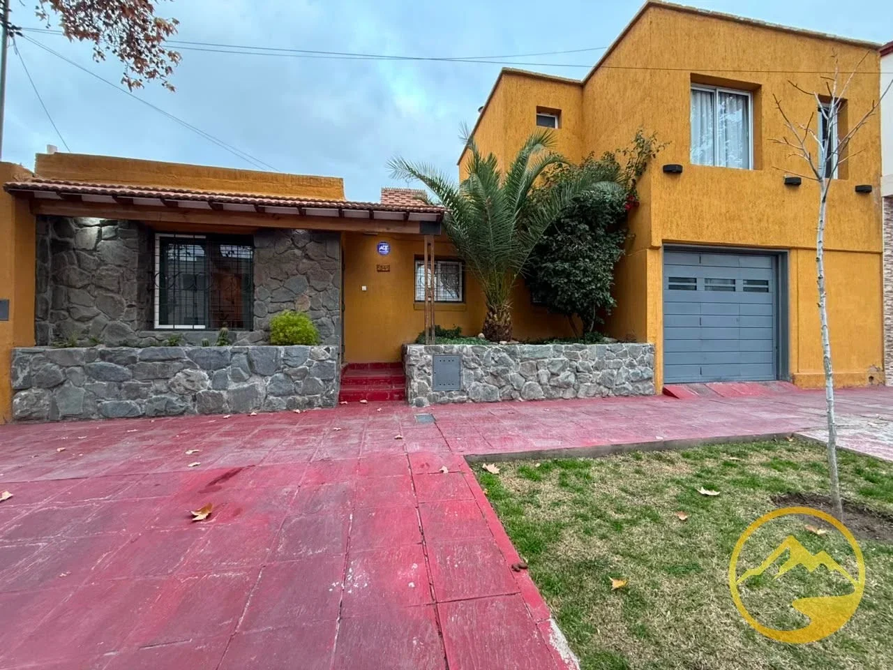 Casa en venta c/ cochera en Godoy Cruz - Imagen 2