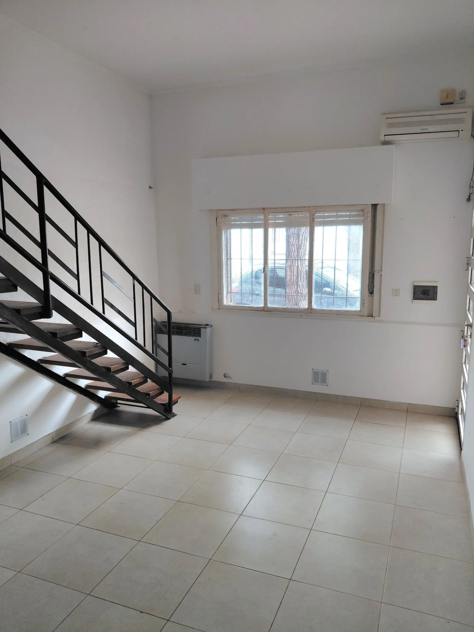 Casa en alquiler c/ cochera en Centro - Imagen 2
