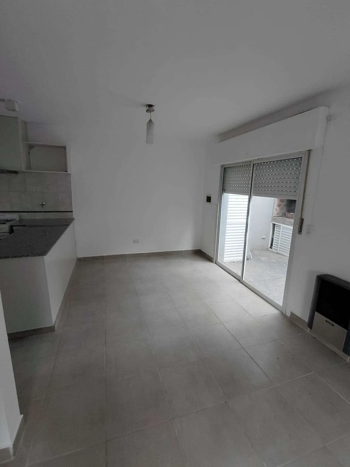 Casa en alquiler de 2 dormitorios con 2 baños y cochera en Pergamino - Imagen 2