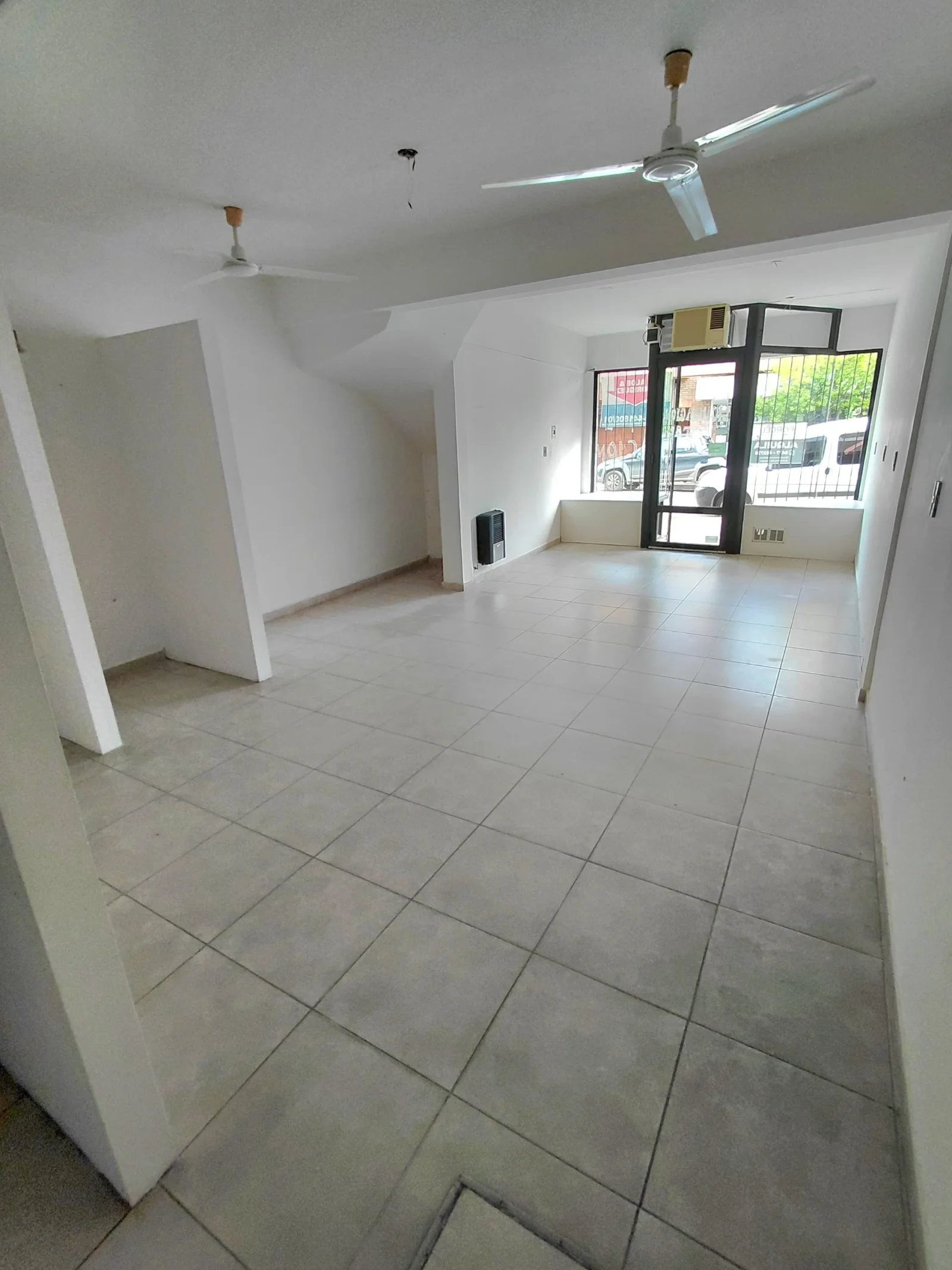 Local comercial en alquiler ubicado en Centro - Imagen 2
