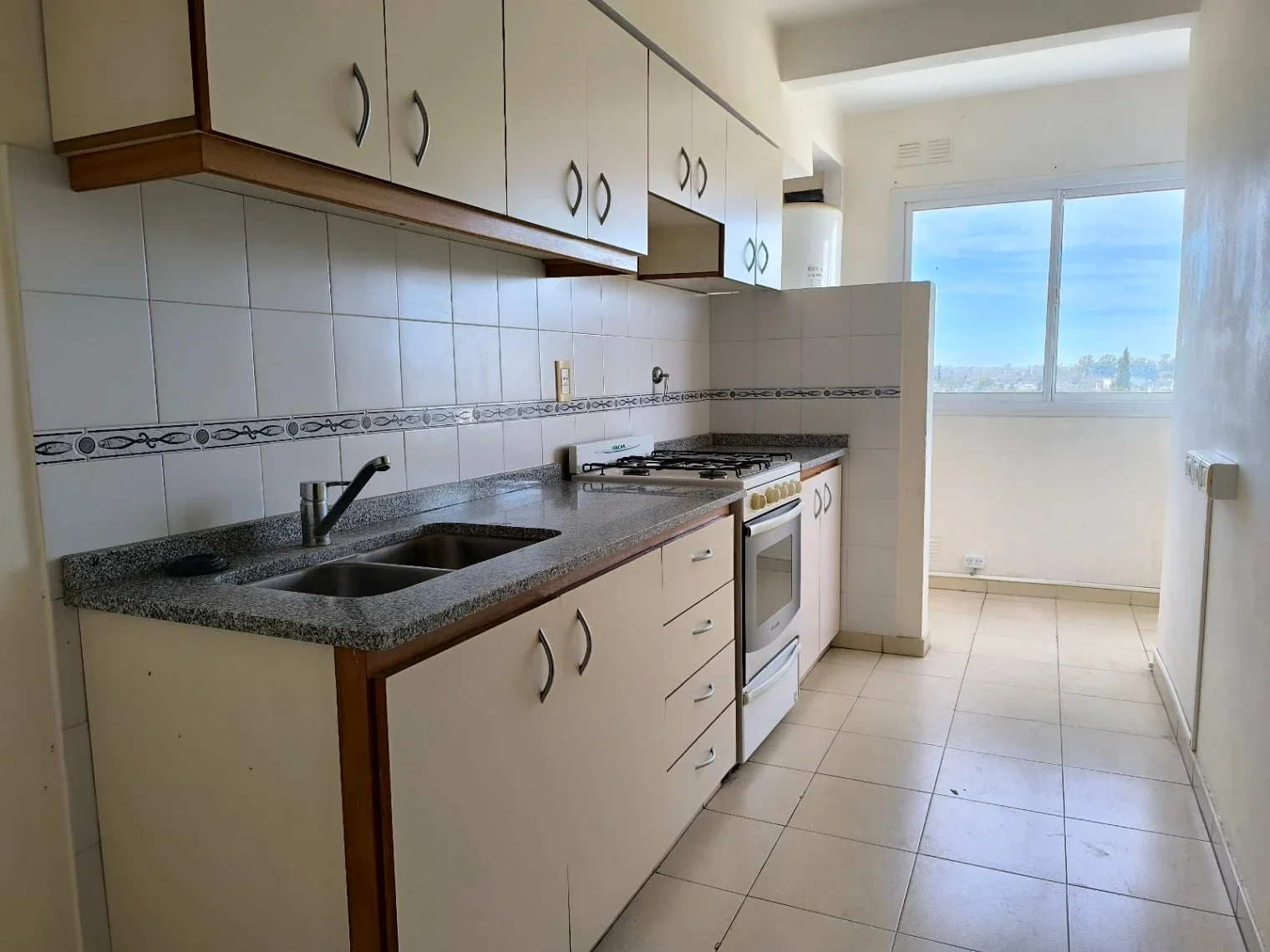 Departamento en alquiler c/ cochera en Centro - Imagen 2