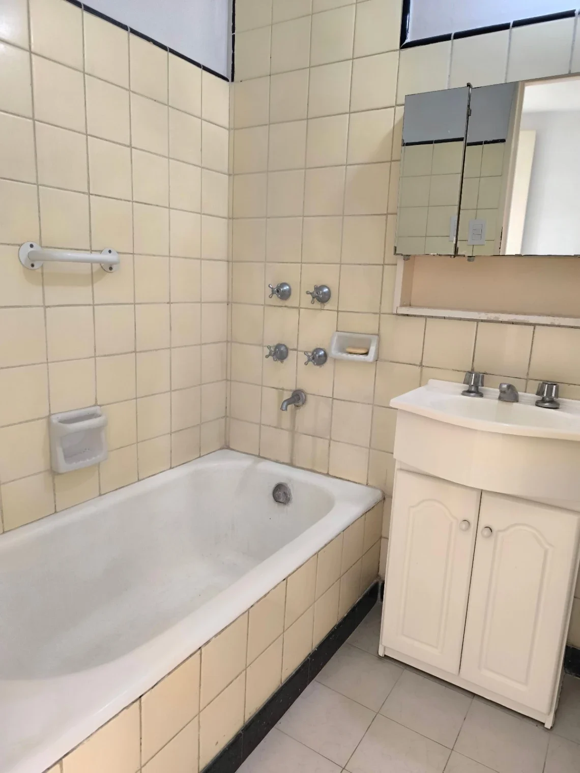 Departamento en alquiler c/ cochera en Centro - Imagen 4