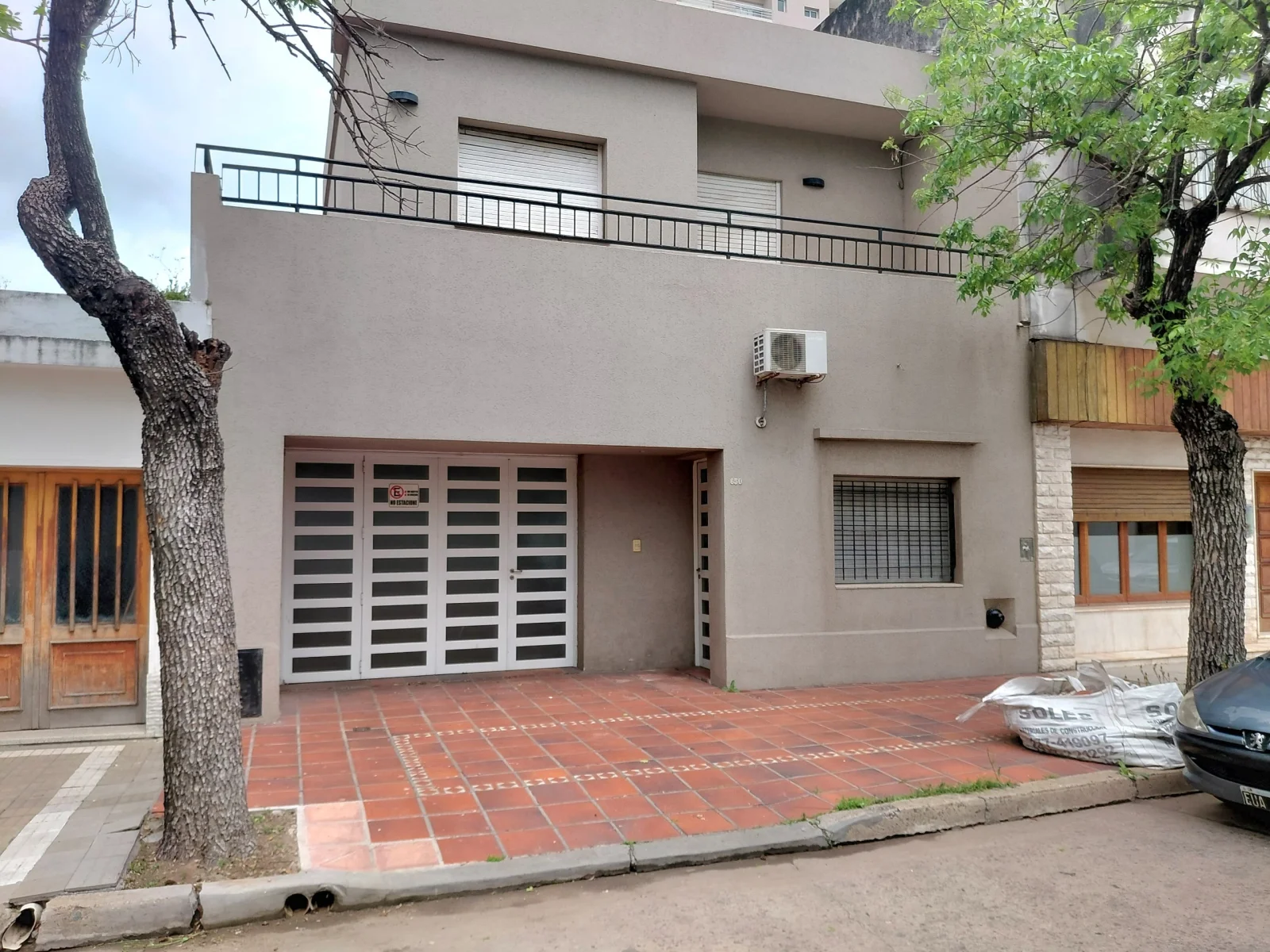 Casa en alquiler c/ cochera en Centro - Imagen 1