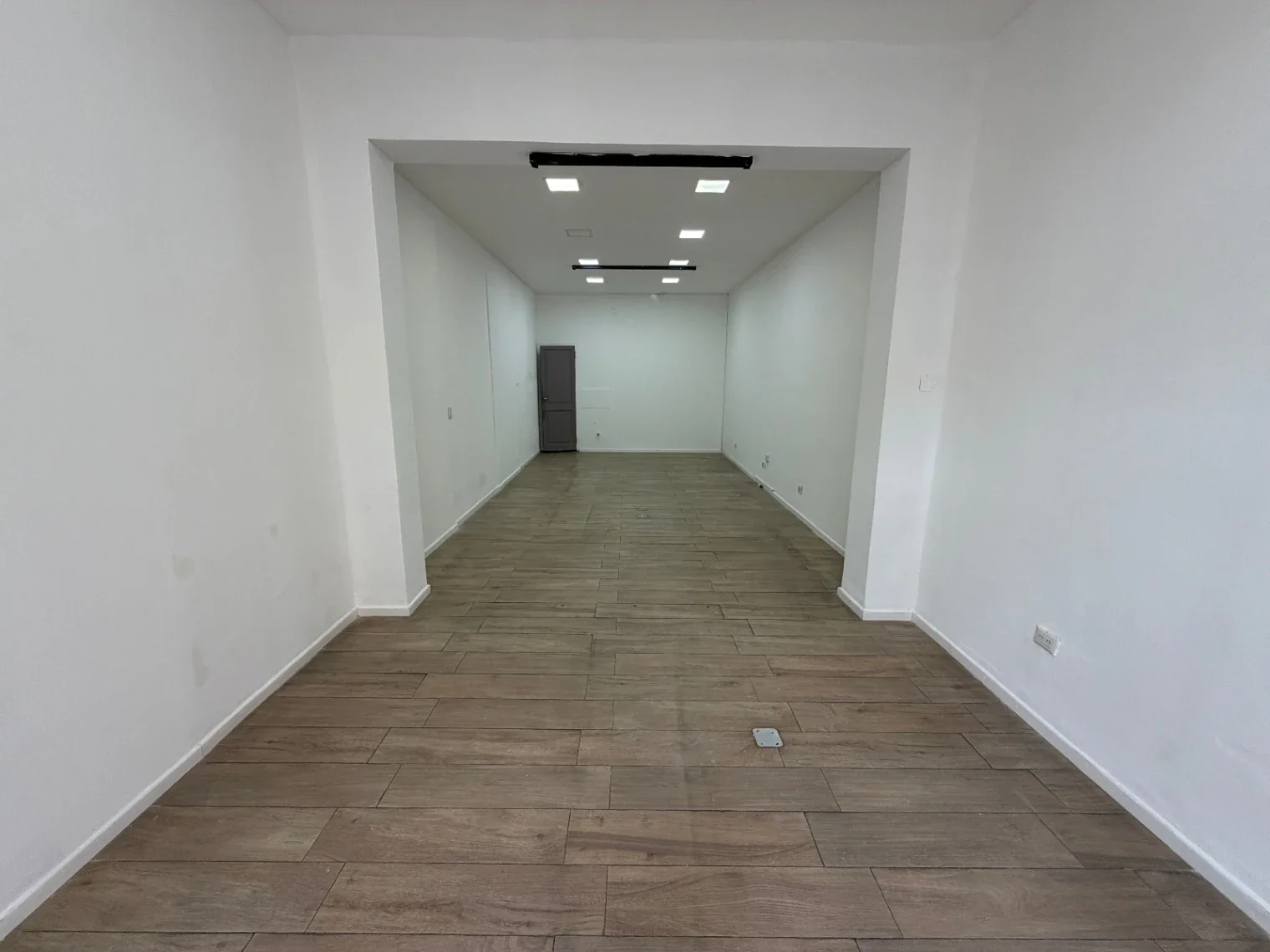 LOCAL COMERCIAL A 150M DE LA PLAZA PRINCIPAL - Imagen 5