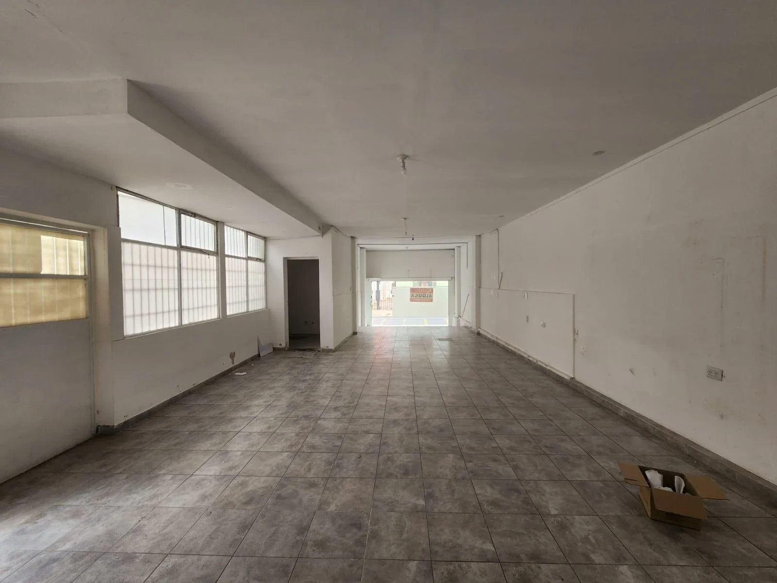 Local comercial en alquiler ubicado en Otros Barrios - Imagen 3