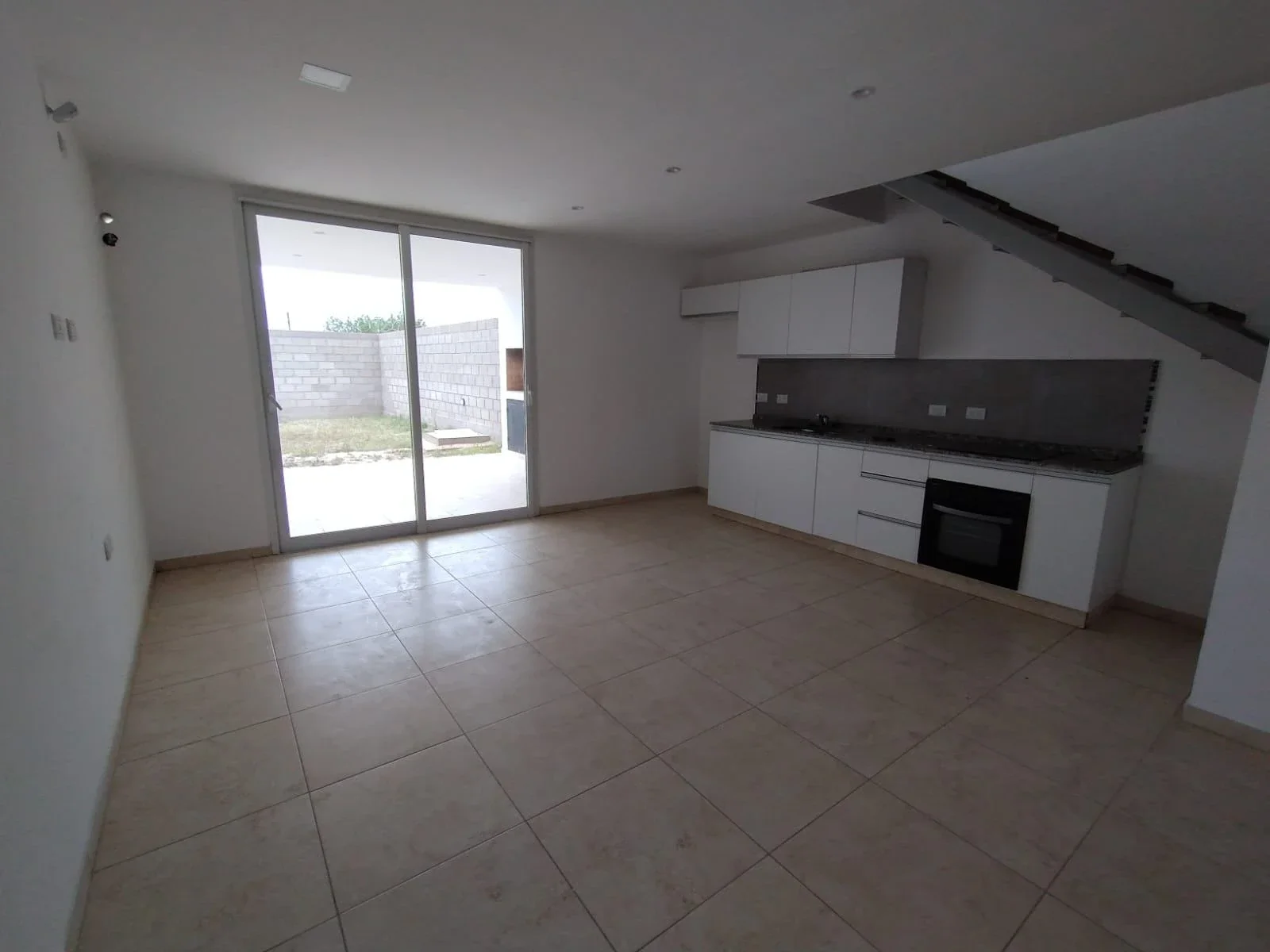 Dúplex en alquiler de 2 dormitorios c/ cochera en Otros Barrios - Imagen 2