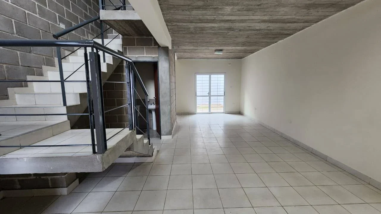 Dúplex en alquiler de 2 dormitorios c/ cochera en Otros Barrios - Imagen 2