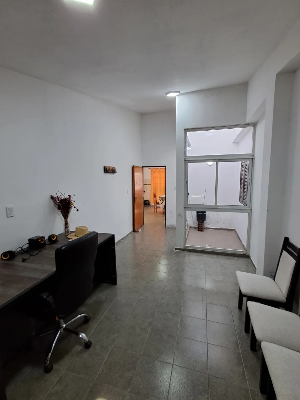 CASA DE 4 DORMITORIOS Y QUINCHO CERRADO CON ASADOR - Imagen 3