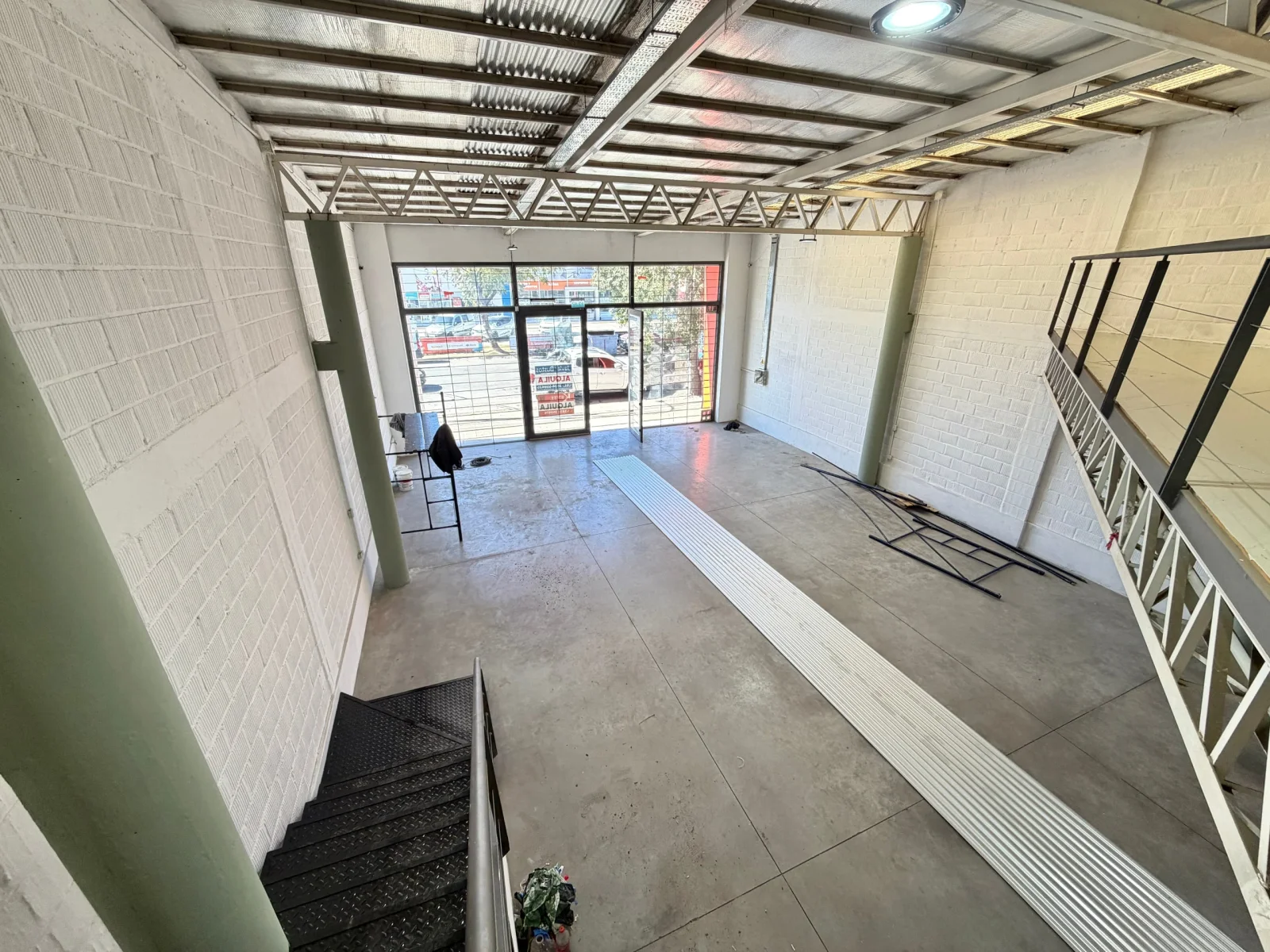 LOCAL COMERCIAL DE 300m2 MAS ENTREPISO - Imagen 4