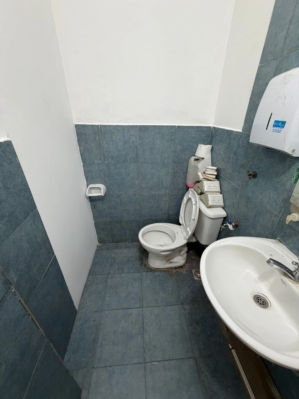 LOCAL COMERCIAL A 150M DE LA PLAZA PRINCIPAL - Imagen 4