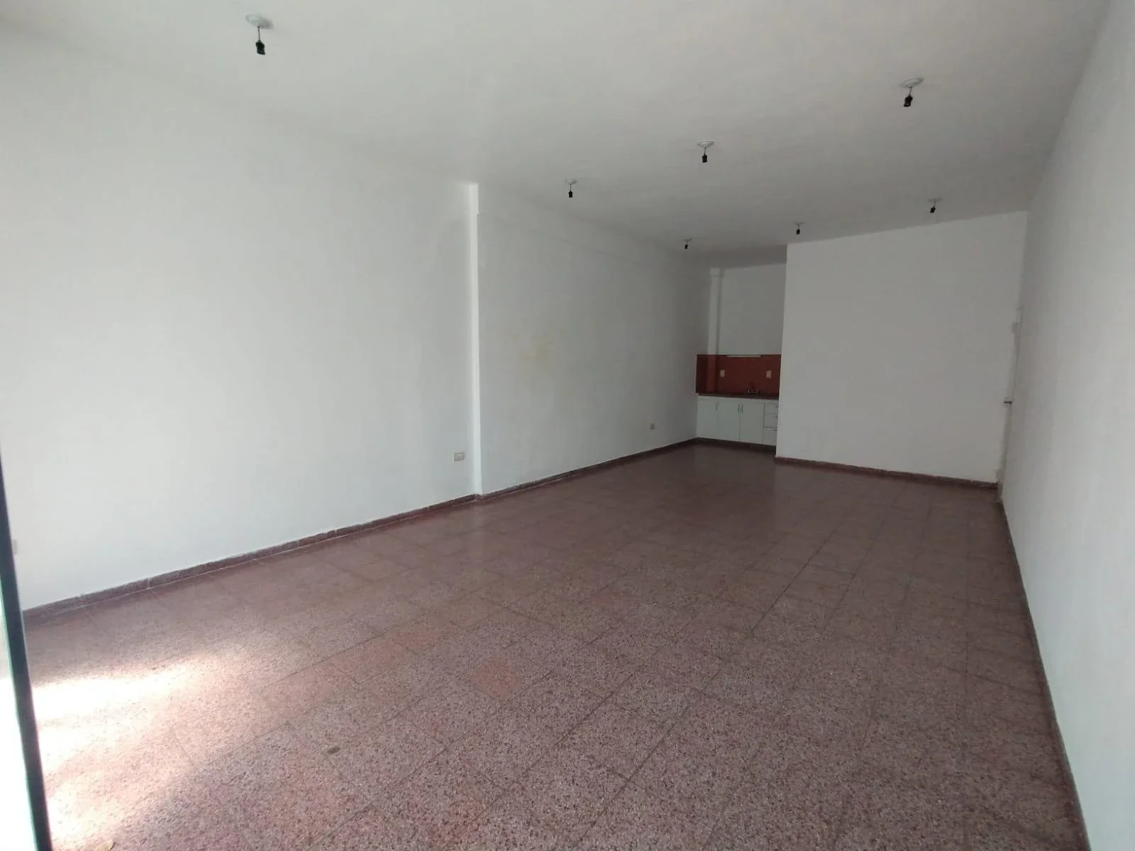 Local comercial en alquiler ubicado en Centro - Imagen 2