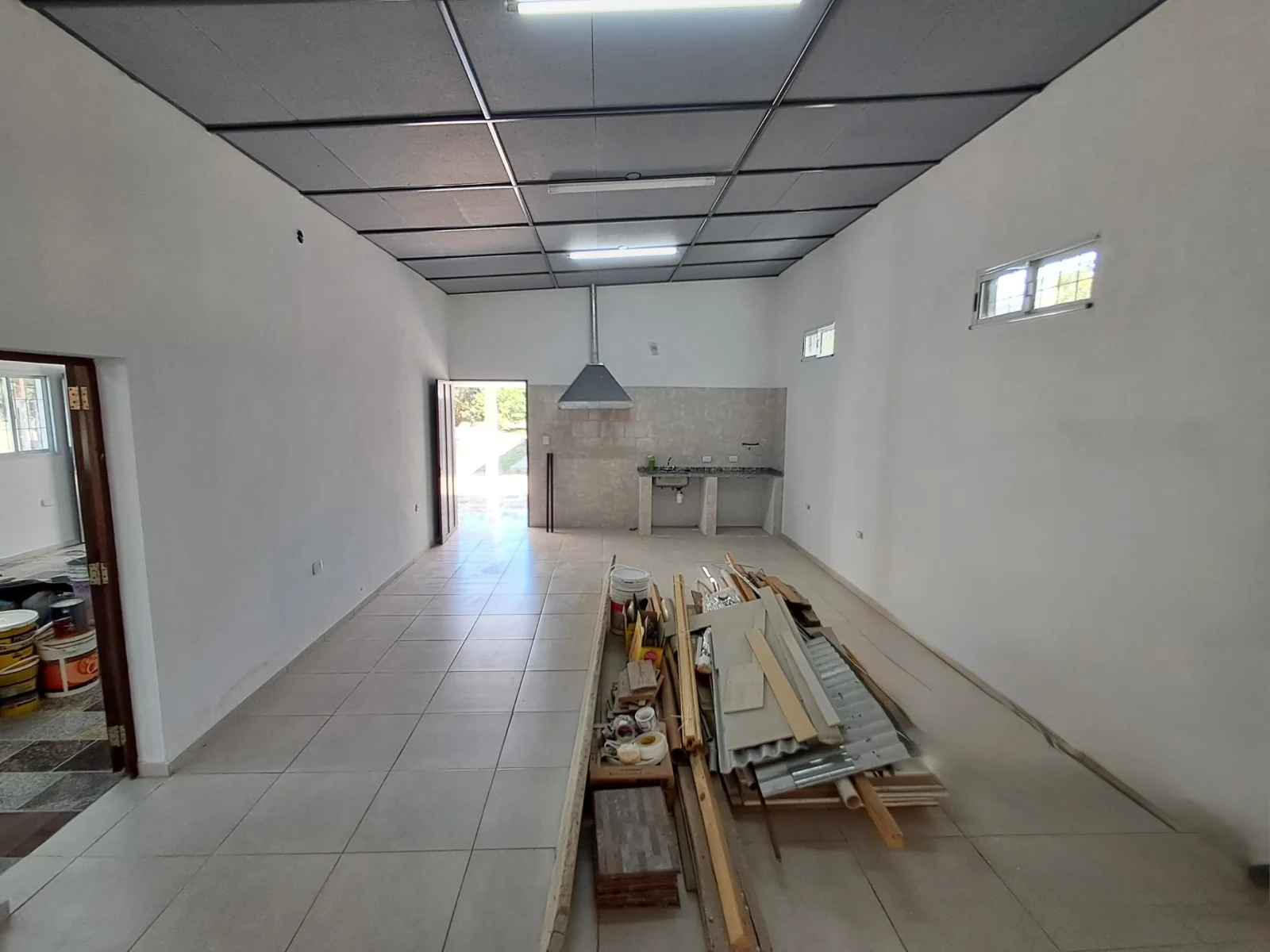 2 LOCALES SOBRE RUTA 1 CON PILETA Y QUINCHO, LISTA PARA ESCRITURAR - Imagen 3