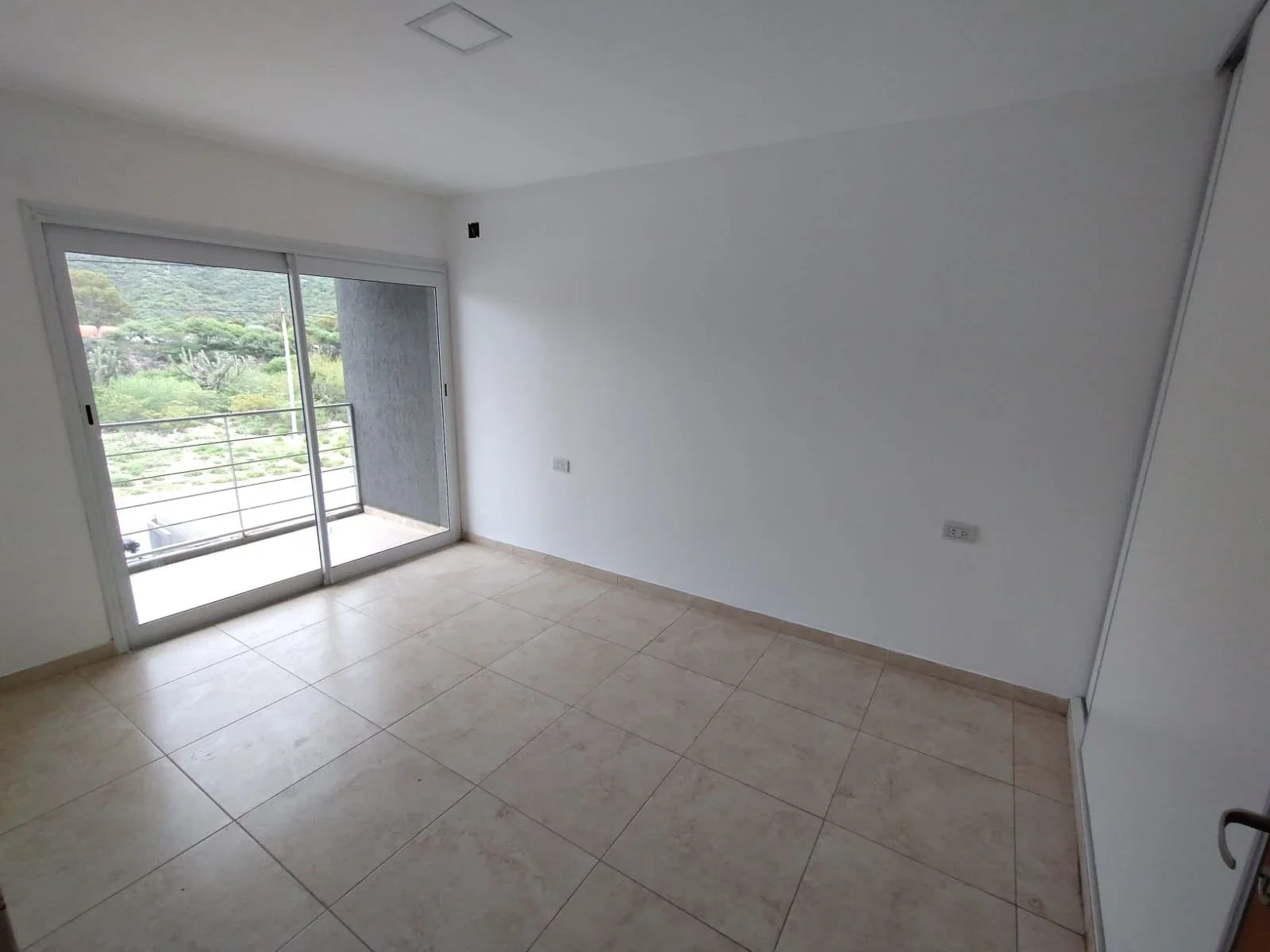 Dúplex en alquiler de 2 dormitorios c/ cochera en Otros Barrios - Imagen 4