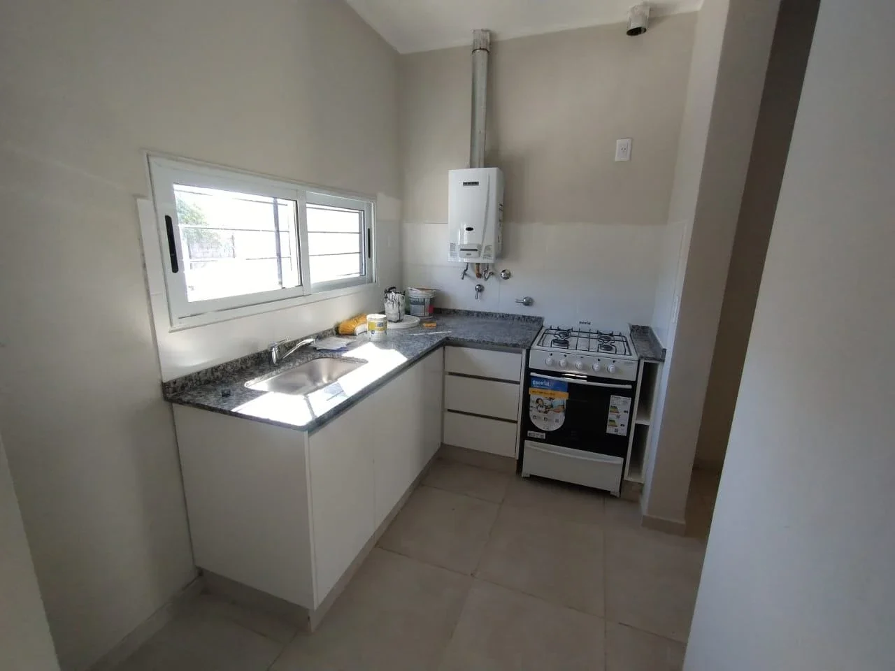 Casa en alquiler de 2 dormitorios c/ cochera en Achachay - Imagen 2