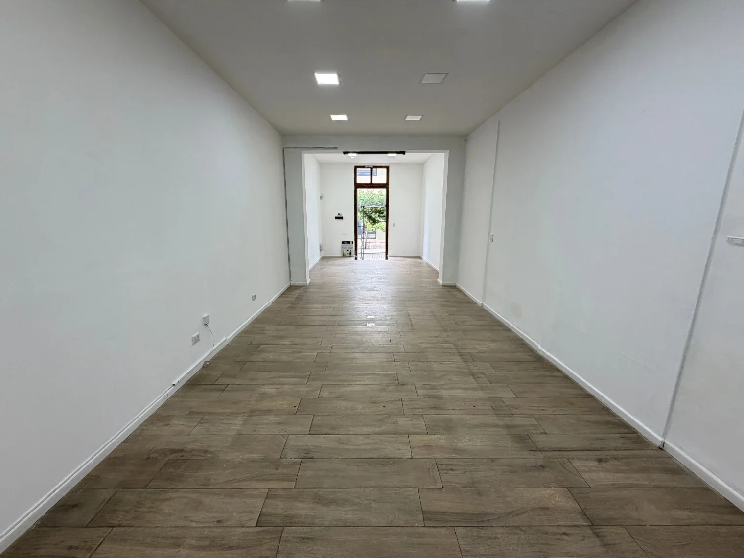 LOCAL COMERCIAL A 150M DE LA PLAZA PRINCIPAL - Imagen 3