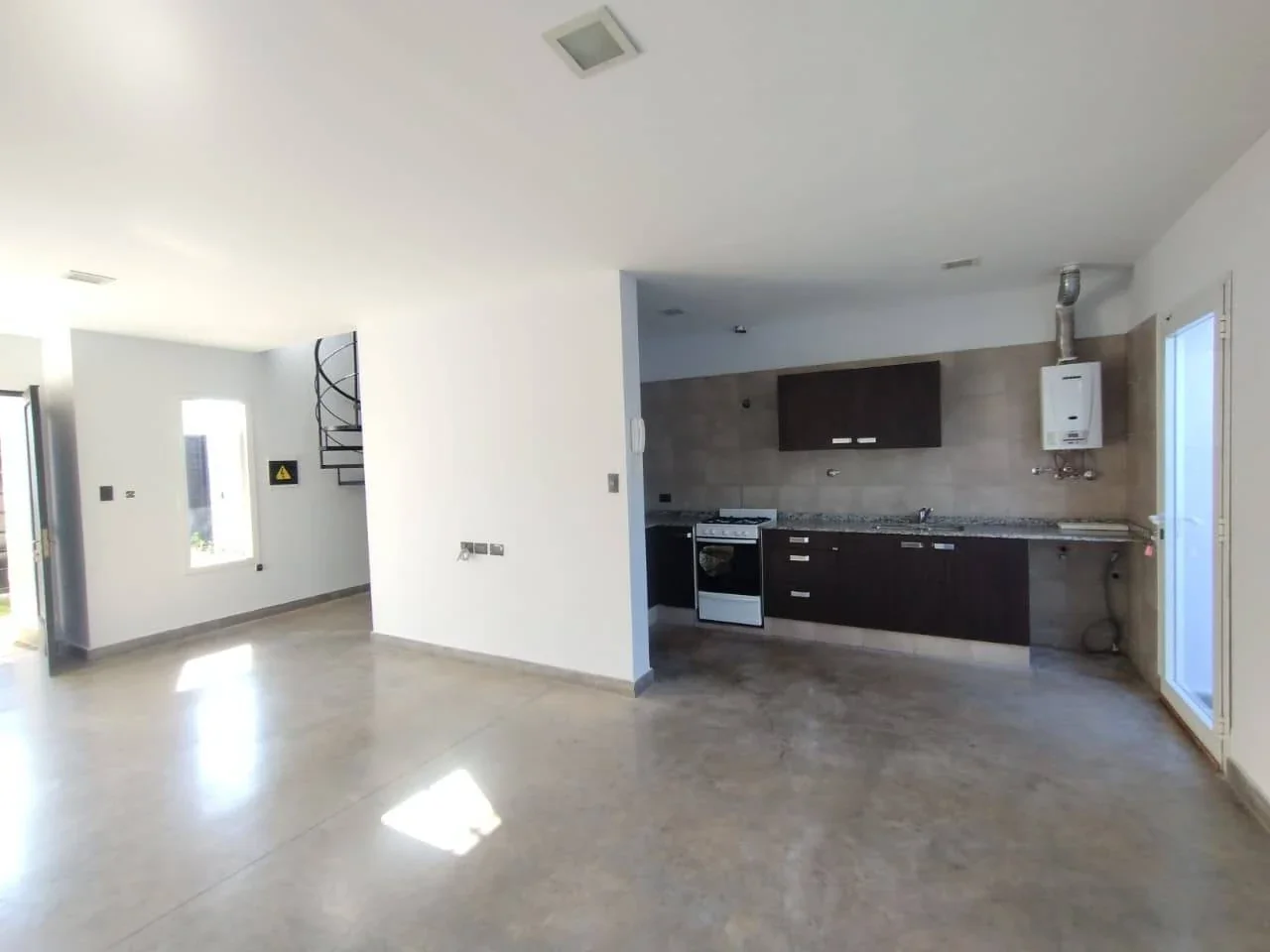 Dúplex en alquiler c/ cochera en Otros Barrios - Imagen 2