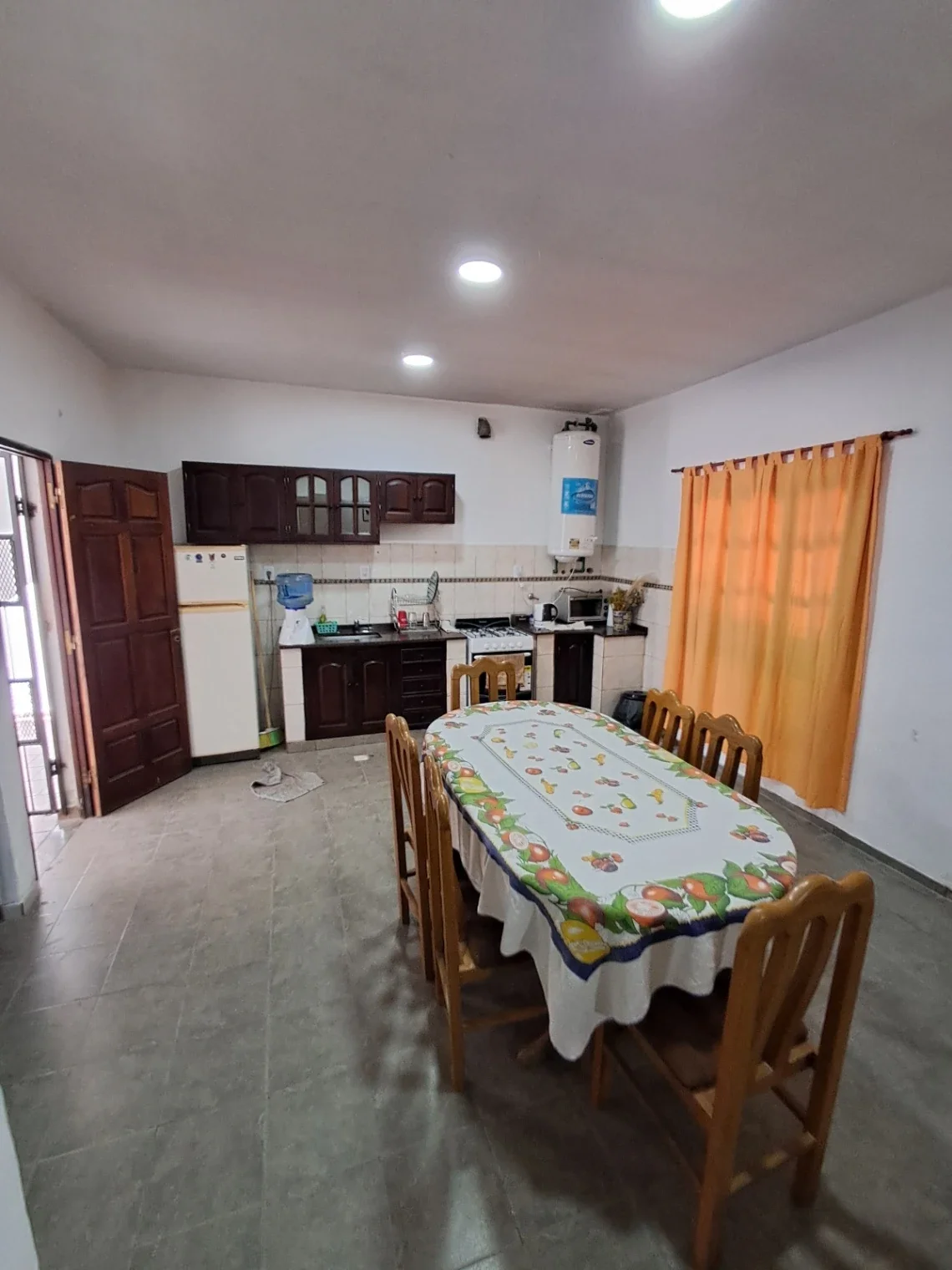 CASA DE 4 DORMITORIOS Y QUINCHO CERRADO CON ASADOR - Imagen 5