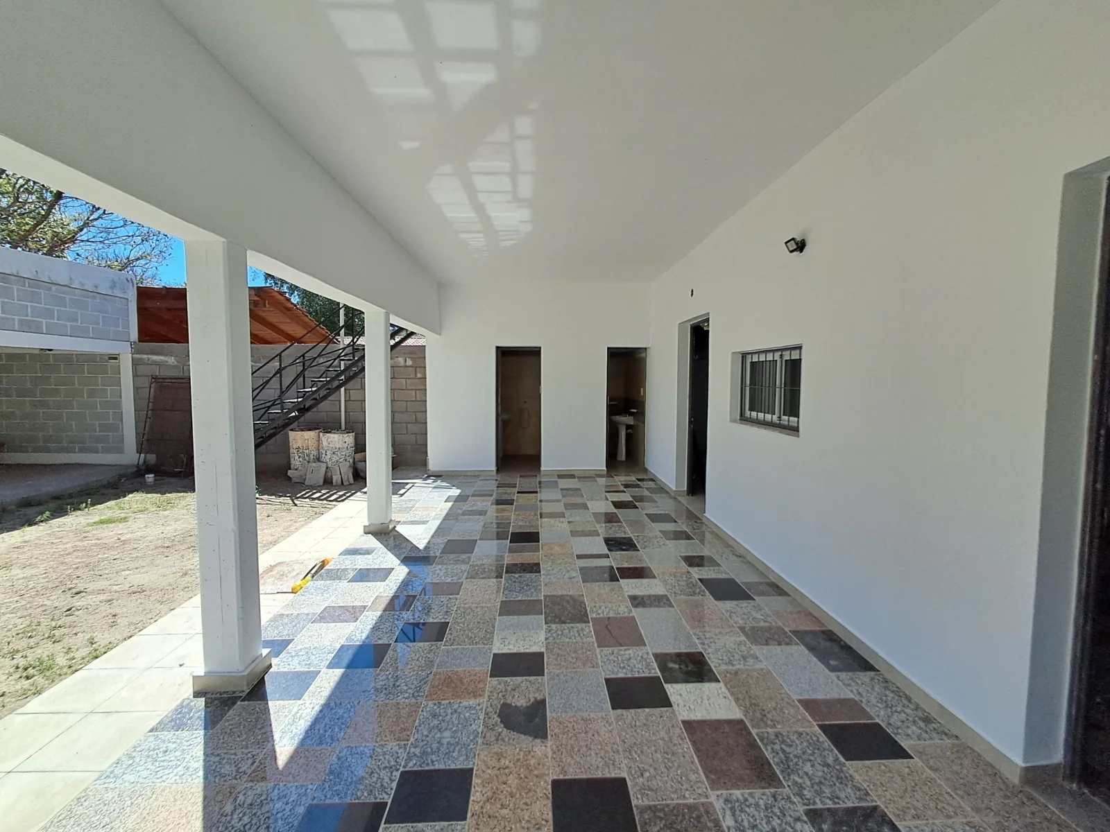 2 LOCALES SOBRE RUTA 1 CON PILETA Y QUINCHO, LISTA PARA ESCRITURAR - Imagen 4