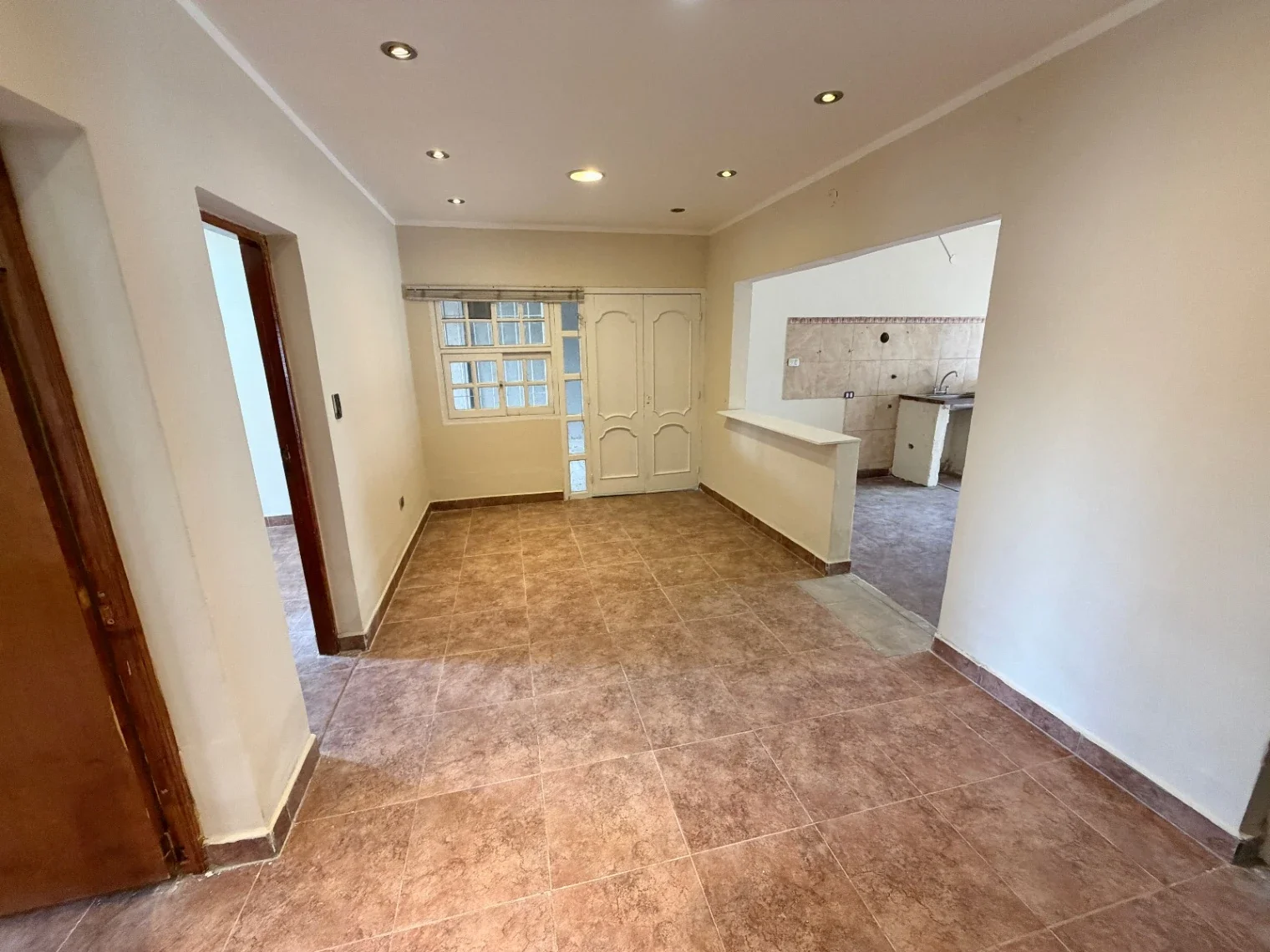 CASA DE 3 DORMITORIOS A 20M DE AV. ILLIA - Imagen 4