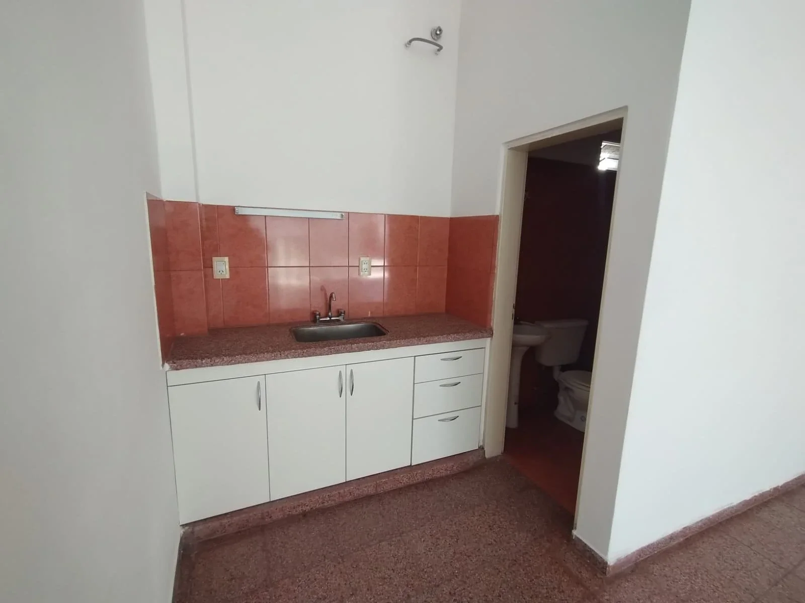 Local comercial en alquiler ubicado en Centro - Imagen 3