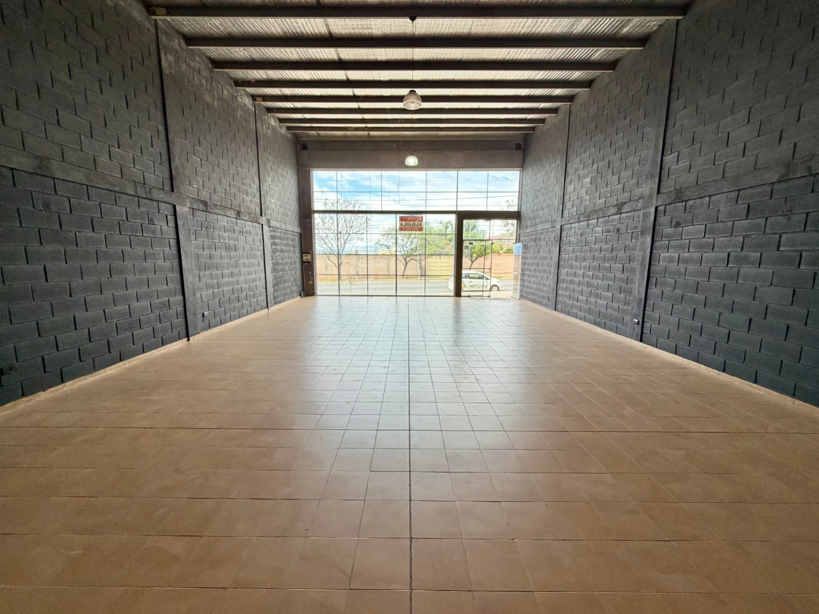 LOCAL COMERCIAL SOBRE AV. GUEMES - Imagen 3