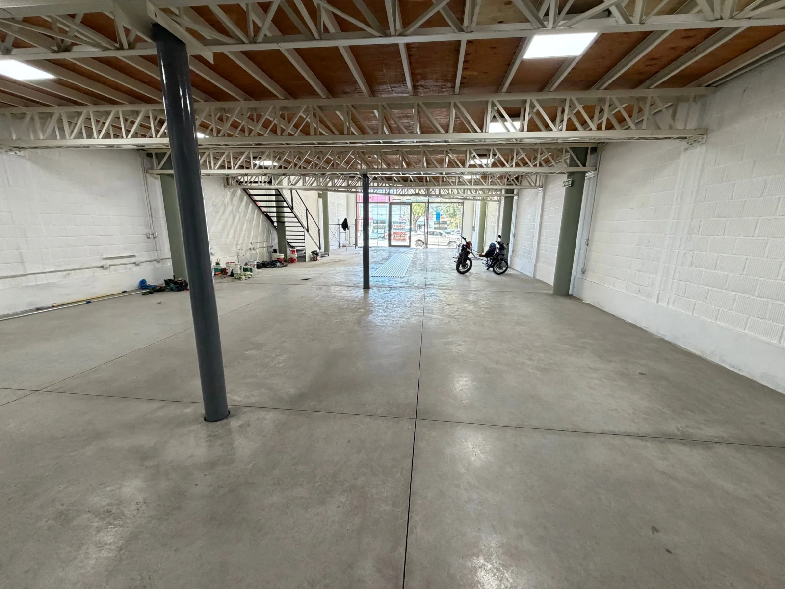 LOCAL COMERCIAL DE 300m2 MAS ENTREPISO - Imagen 3
