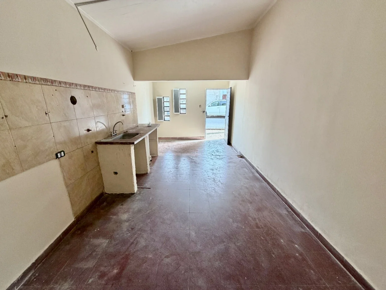 CASA DE 3 DORMITORIOS A 20M DE AV. ILLIA - Imagen 3