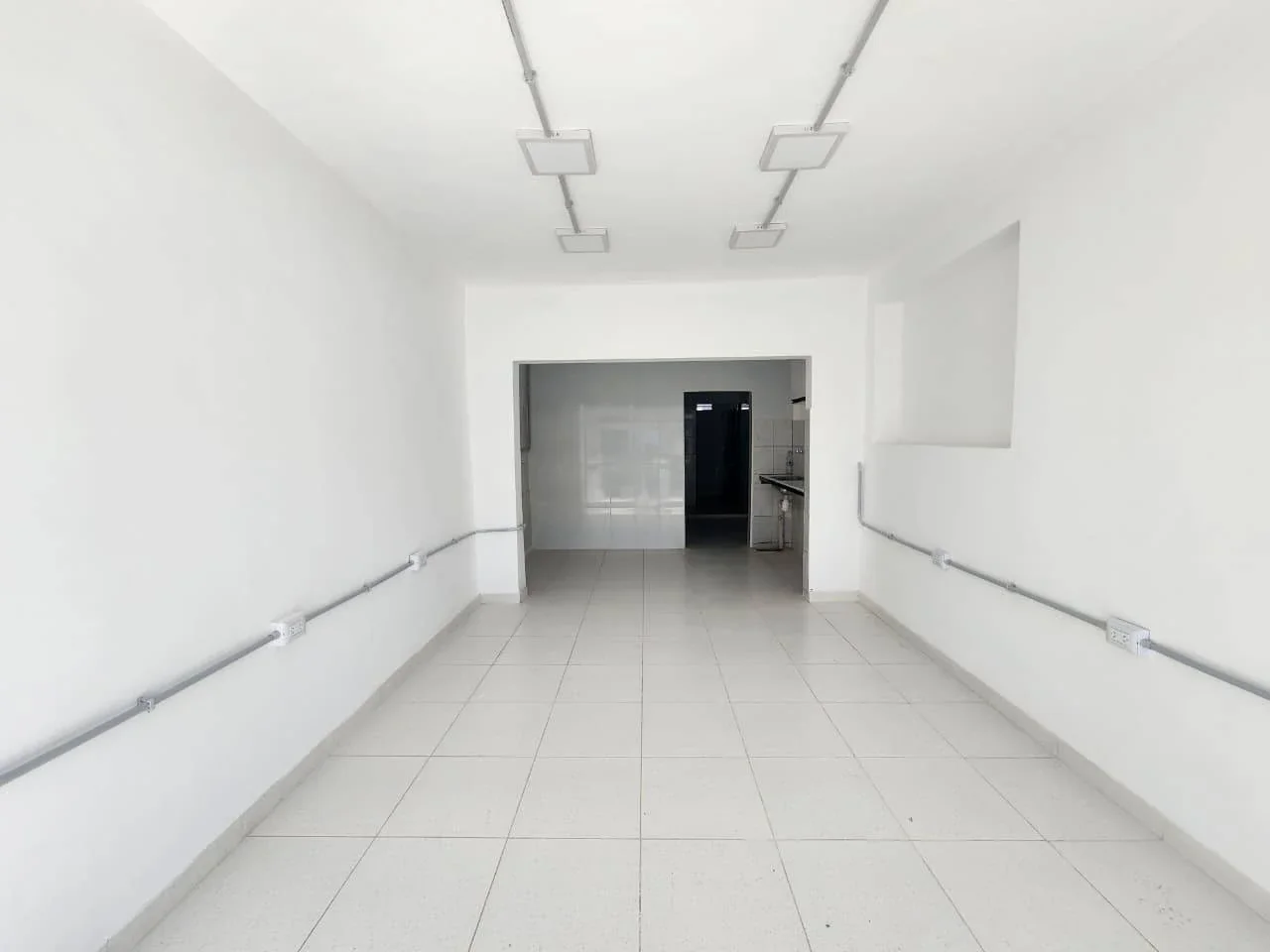 Local comercial en alquiler ubicado en Otros Barrios - Imagen 2