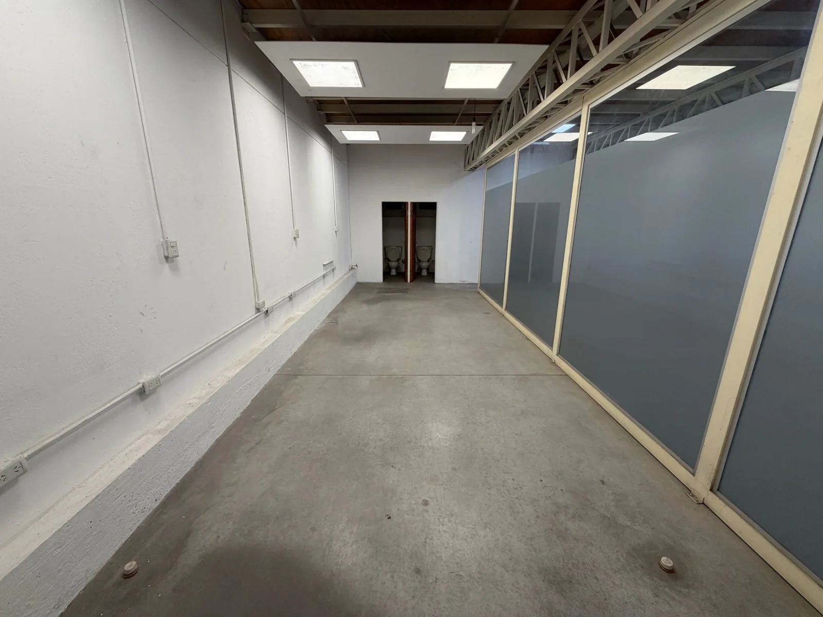 LOCAL COMERCIAL DE 300m2 MAS ENTREPISO - Imagen 5