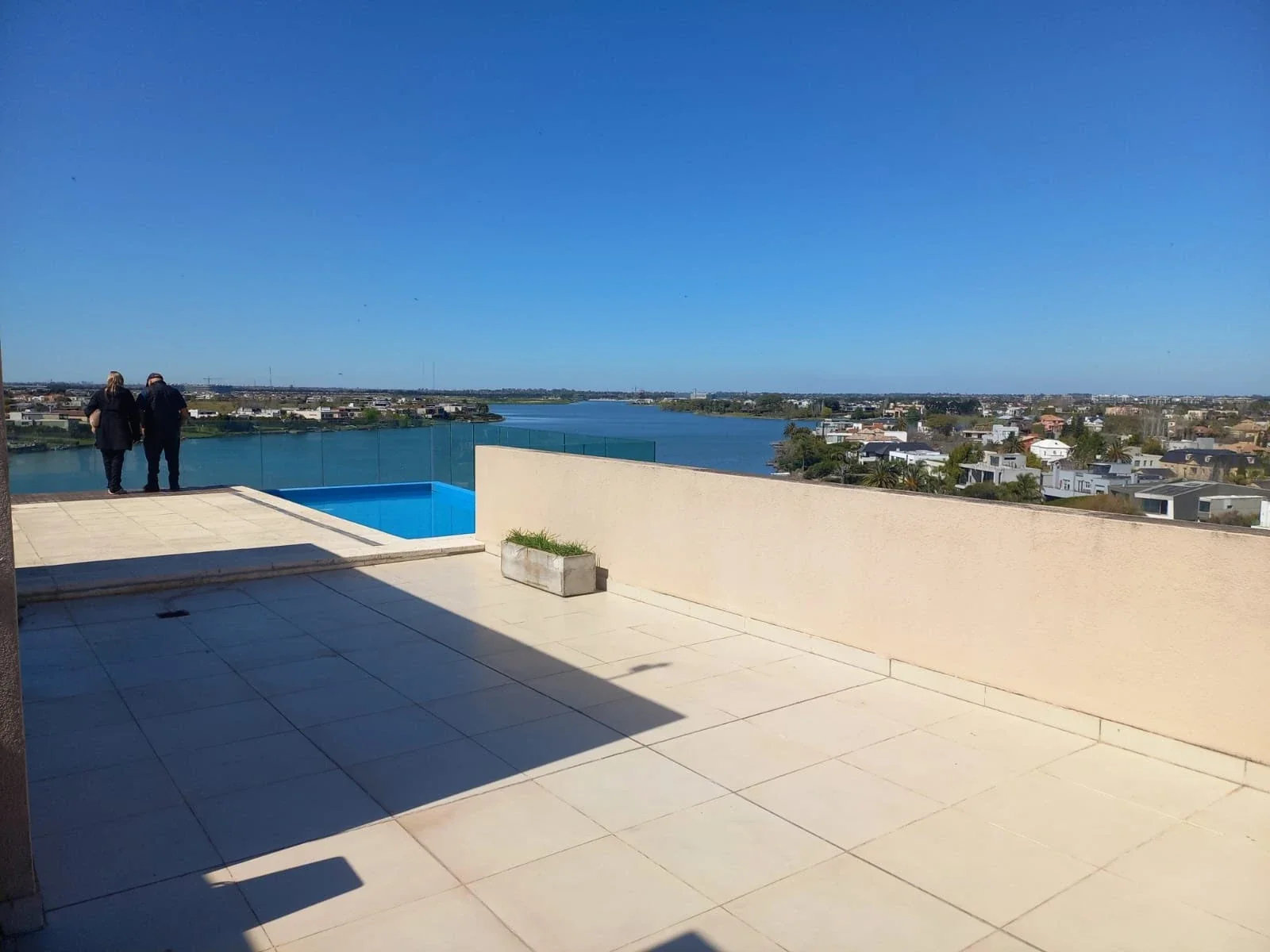 Hermoso 3 ambientes con terraza y Pileta  sin Muebles En Alquiler Anual - Imagen 2