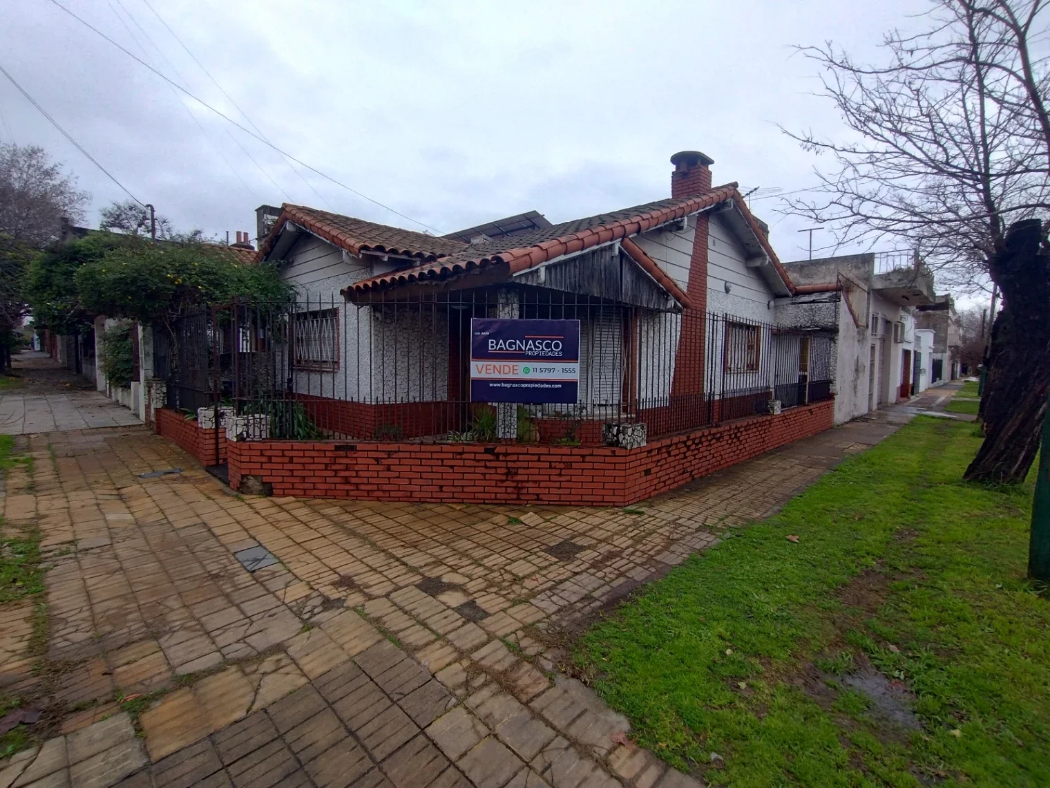 Casa en venta c/ cochera en Banfield - Imagen 1