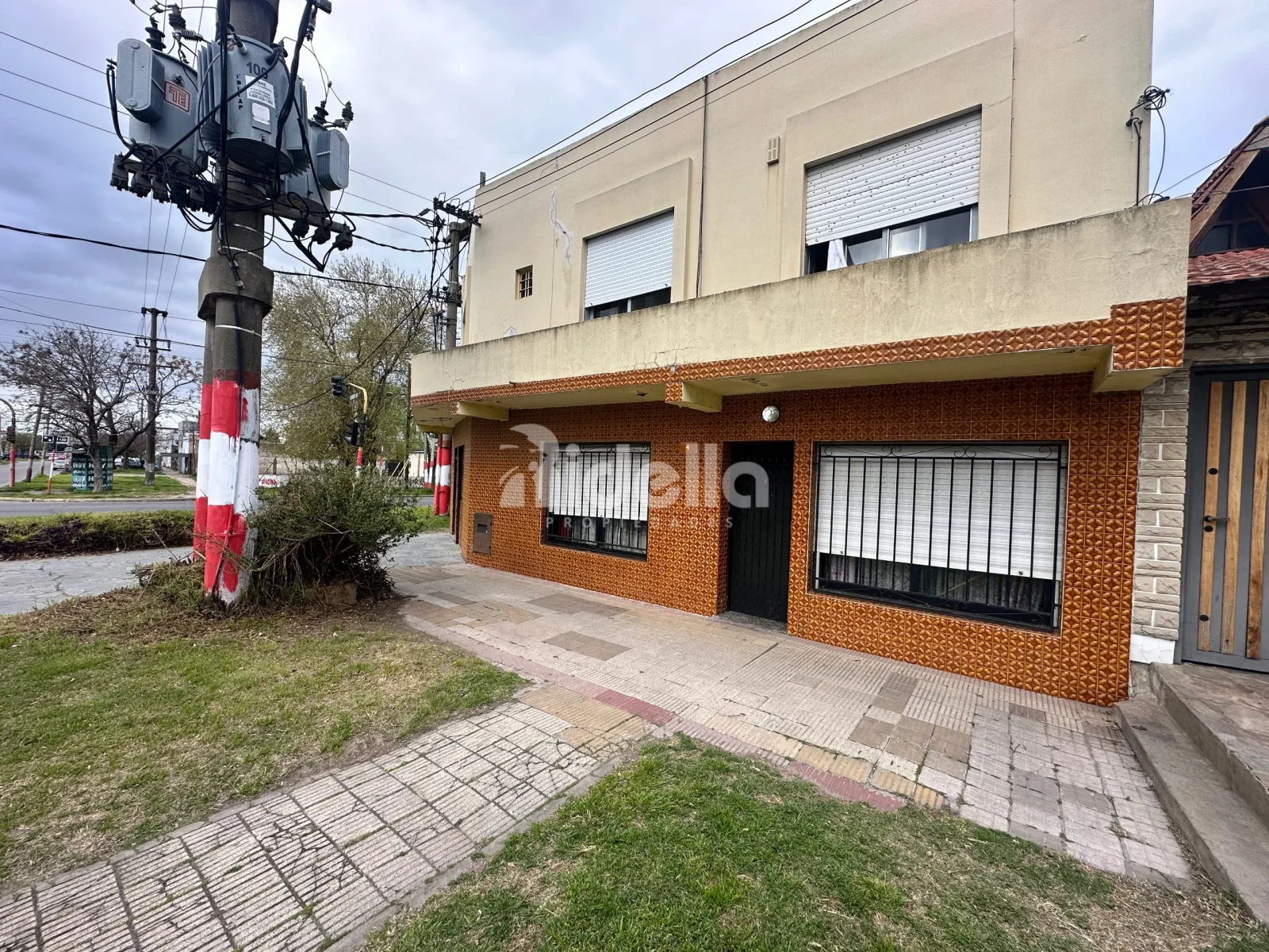 Casa en venta c/ cochera en Villa Elvira - Imagen 2