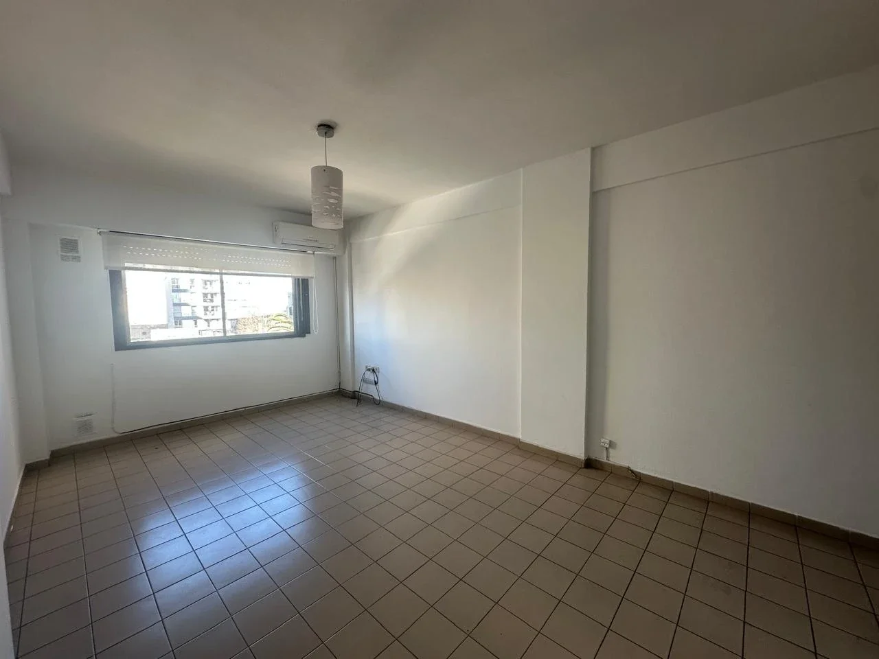 Departamento en alquiler. Dos dormitorios. Ubicado 56 6 y 7 - Imagen 2