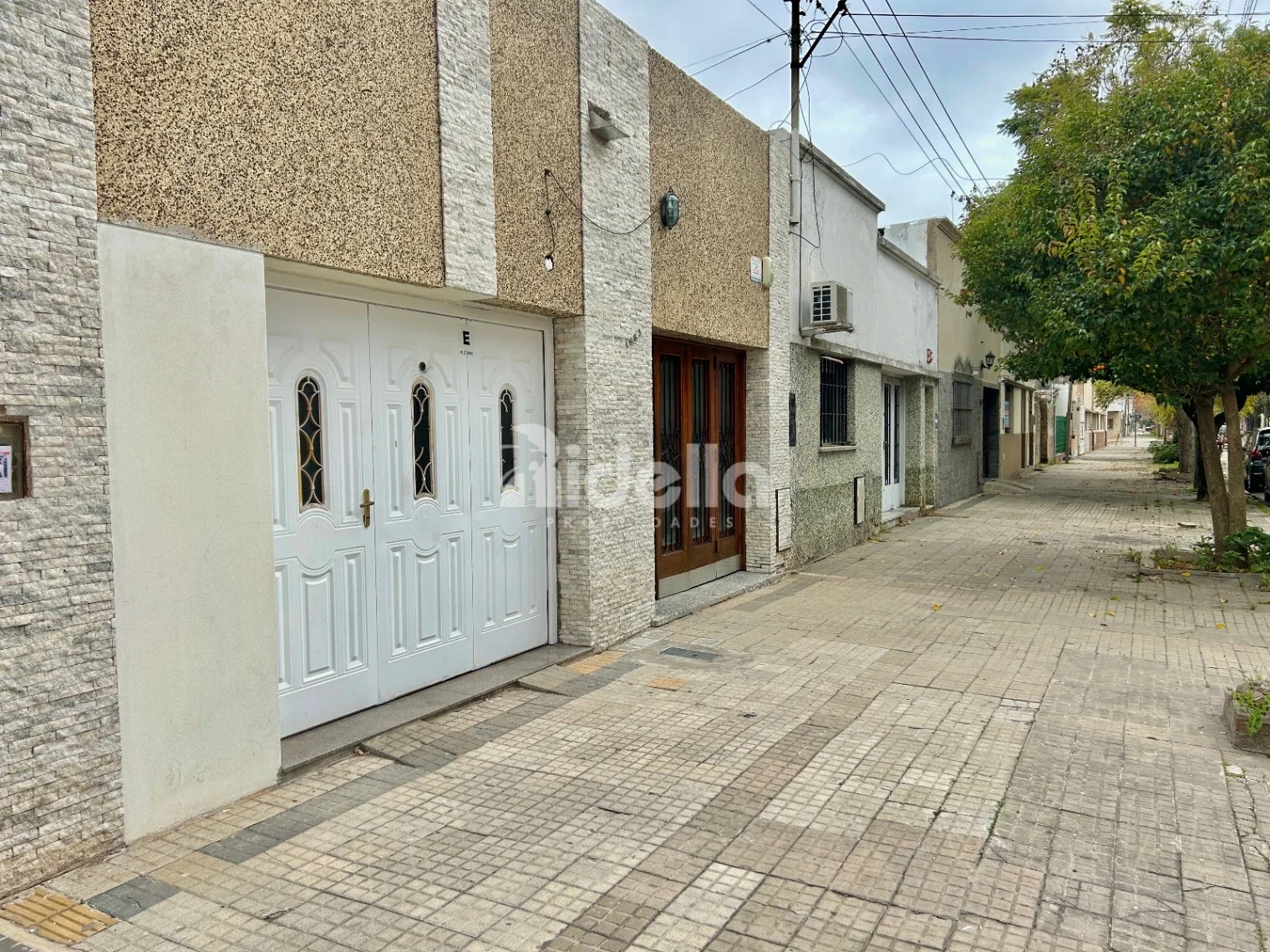 Casa en venta - 3 dormitorios - 2 cocheras y espacio independiente - Lote 7.5x40 - Imagen 2
