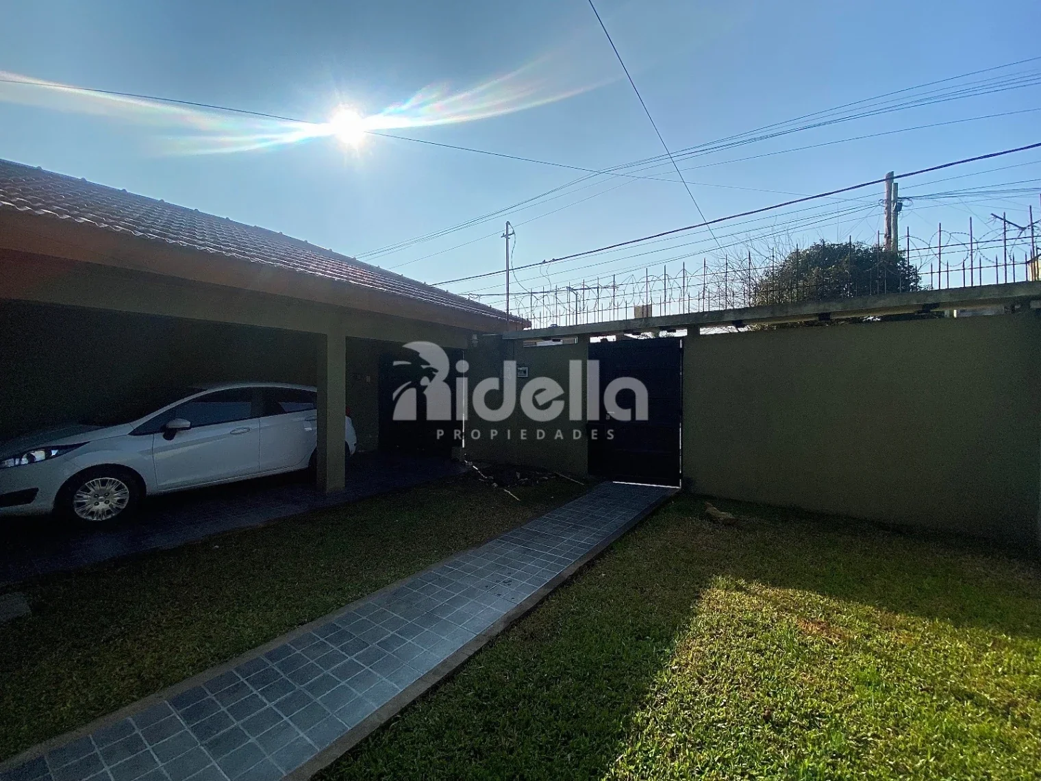 Casa 3 dorm. con suite, galería y gran jardín con pileta — Berisso - Imagen 4