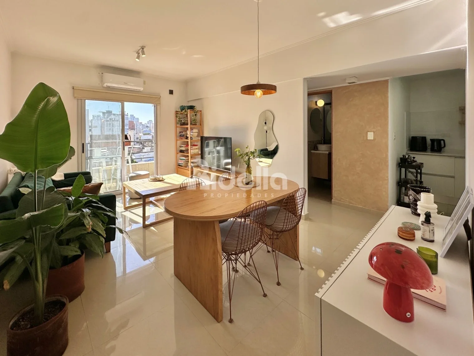 Venta Departamento 1 Dormitorio con Cochera y Balcón – Av. 19, La Plata - Imagen 1