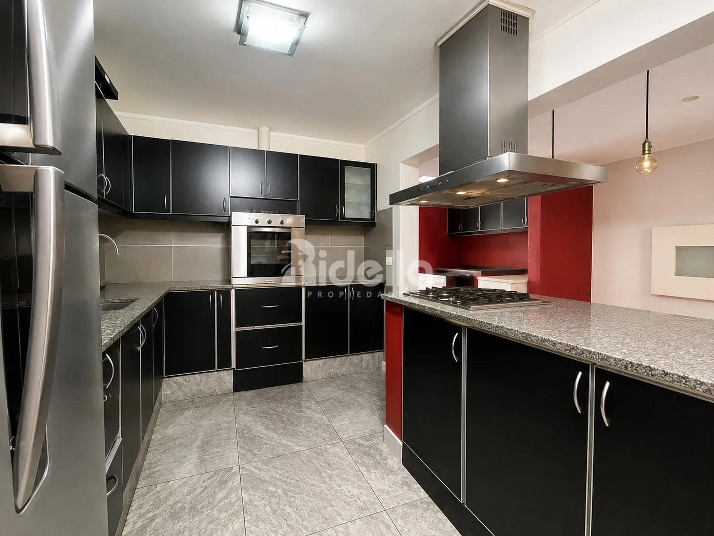 Casa 3 dorm. con suite, galería y gran jardín con pileta — Berisso - Imagen 1