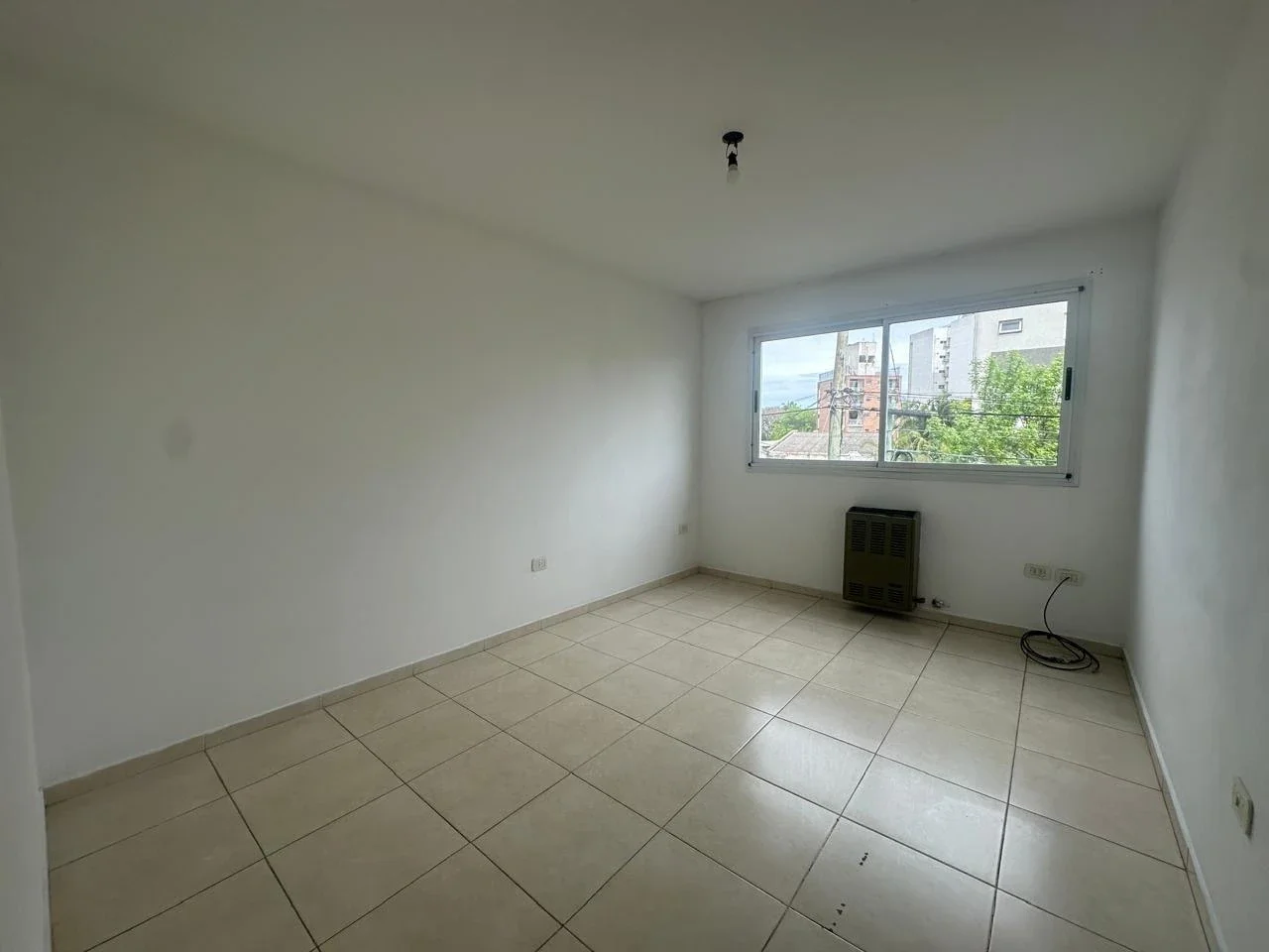 Departamento en alquiler en La Plata - 115 1560 65 y 66 - 1 dormitorio - Imagen 2