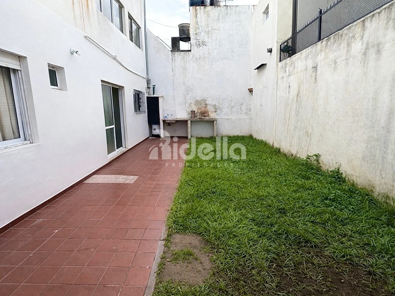 PH en venta 2 dorm. - Cochera cubierta - jardín con verde - sin expensas - Imagen 1