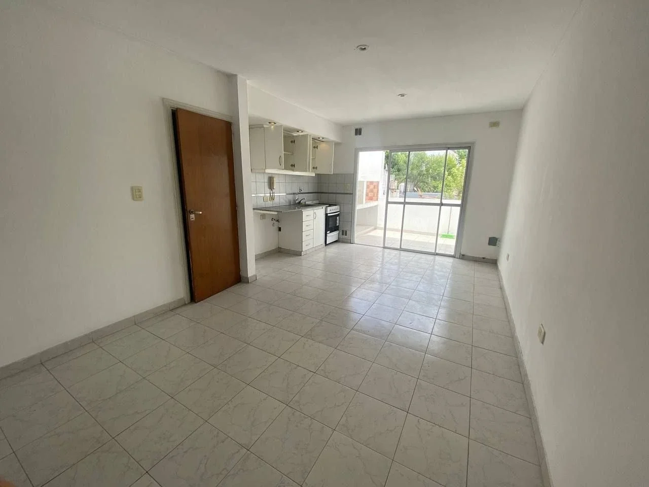 Departamento en alquiler en La Plata. Ubicado en Av. 122 entre 63 y 64. - Imagen 4