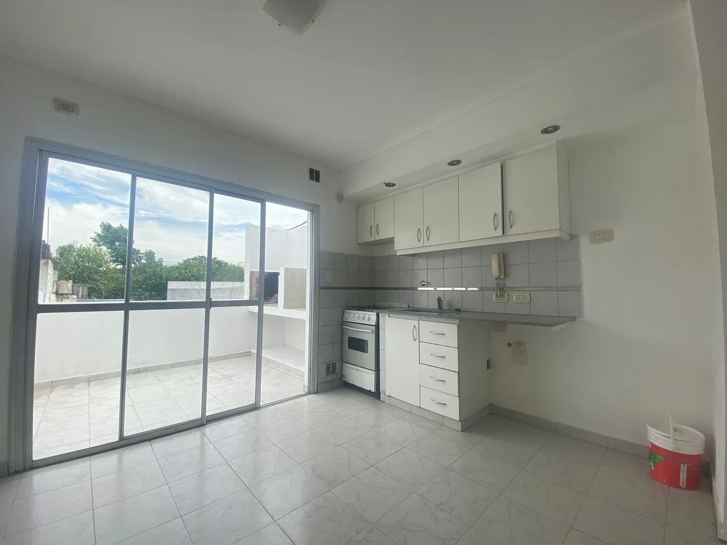 Departamento en alquiler en La Plata. Ubicado en Av. 122 entre 63 y 64. - Imagen 3