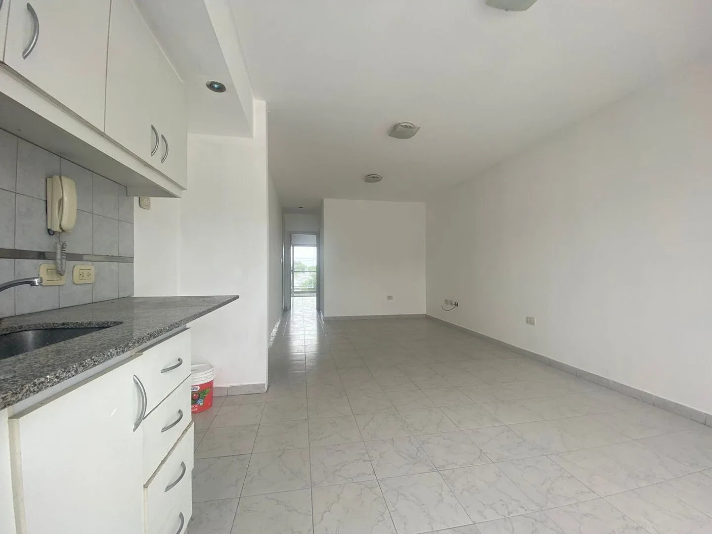 Departamento en alquiler en La Plata. Ubicado en Av. 122 entre 63 y 64. - Imagen 5